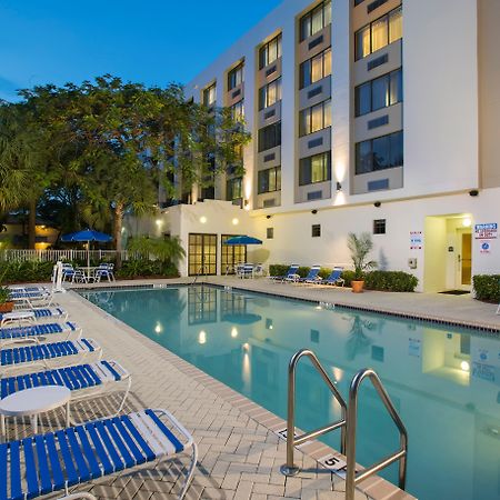 Holiday Inn Express Hotel & Suites Ft. Lauderdale-Plantation By Ihg Bagian luar foto