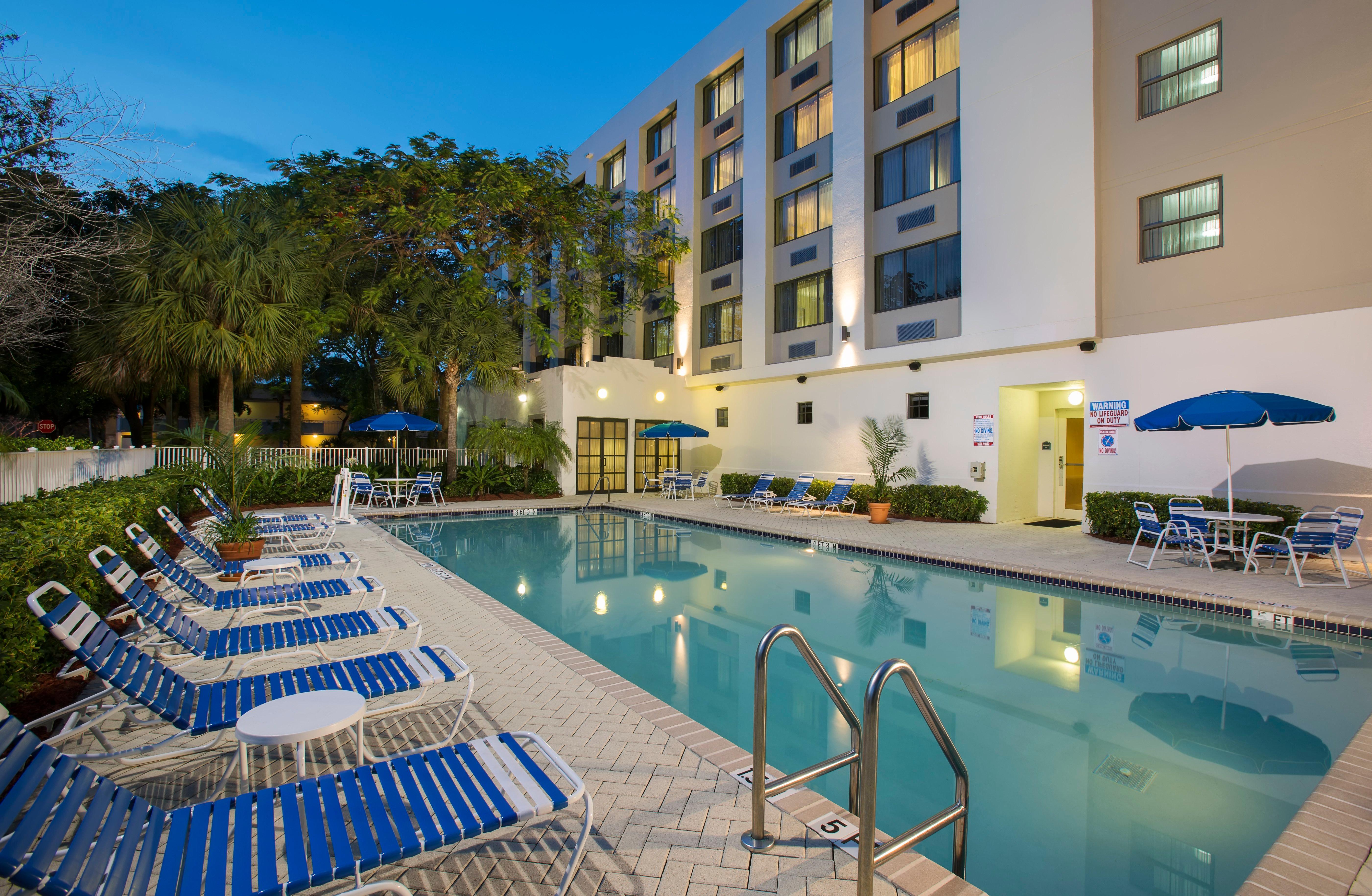 Holiday Inn Express Hotel & Suites Ft. Lauderdale-Plantation By Ihg Bagian luar foto
